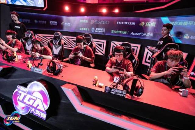 双线作战背 双线作战背