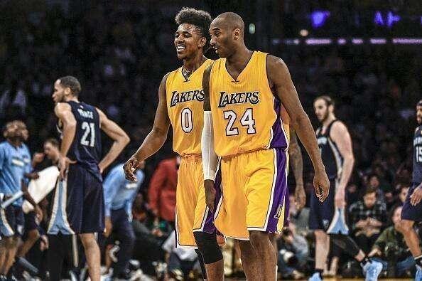 主动为其让 主动为其让